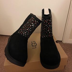 NIB UGG Classic Short Stud II Boots